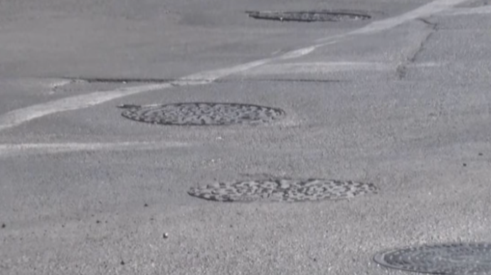 Sürücüləri bəlaya salan “lyuk”lar - VİDEO 