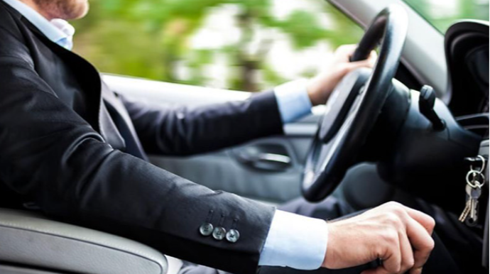 Maşını “ştrafnoy”dan çıxararkən nəzarətçini söydü - Həbs olundu