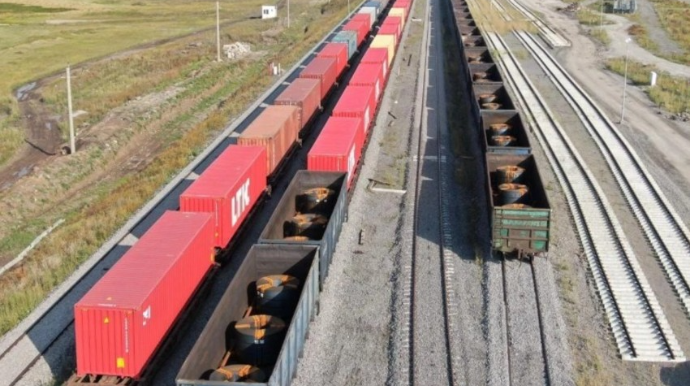 Китайская компания войдет в железнодорожное СП Азербайджана, Казахстана и Грузии 