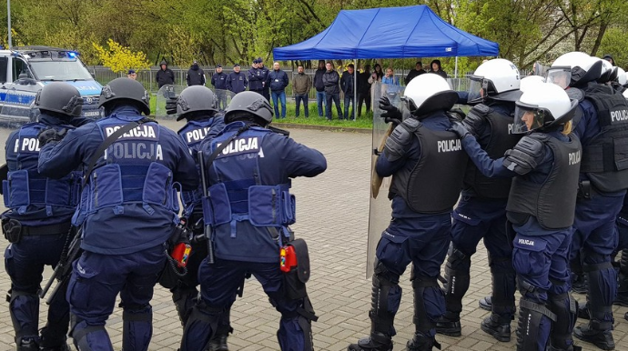 Polis hakimiyyəti kütləvi etirazlarla hədələyib 