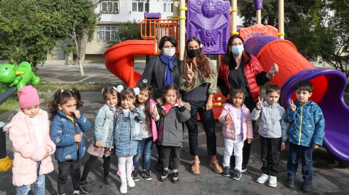 Leyla Əliyeva “Bizim həyət” layihəsi çərçivəsində abadlaşdırılan növbəti həyətin açılışında - FOTO 