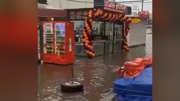 Yağışdan sonra “İnşaatçılar”ı su basdı - VİDEO