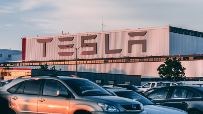 “Tesla” illik elektromobil istehsalını 20 milyon ədədə çatdırmaq istəyir 