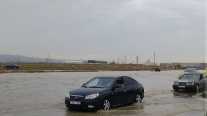 Azərbaycanda su basan magistral yolda SON VƏZİYYƏT   - VİDEO