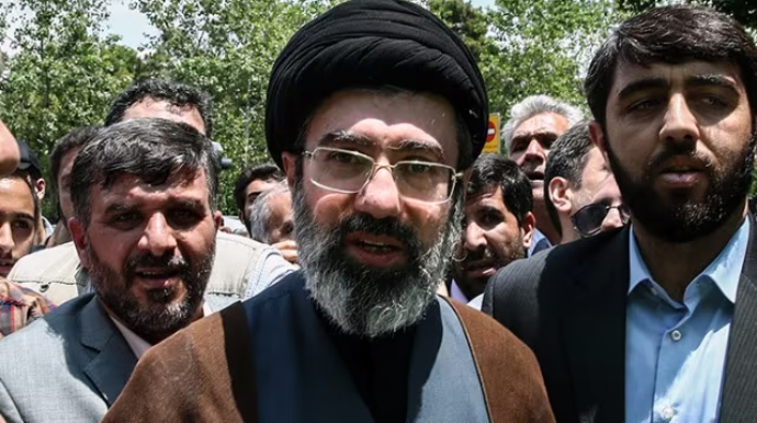 Xameneinin oğlu bu ölkədə dəbdəbəli mülklərə sahibdir 