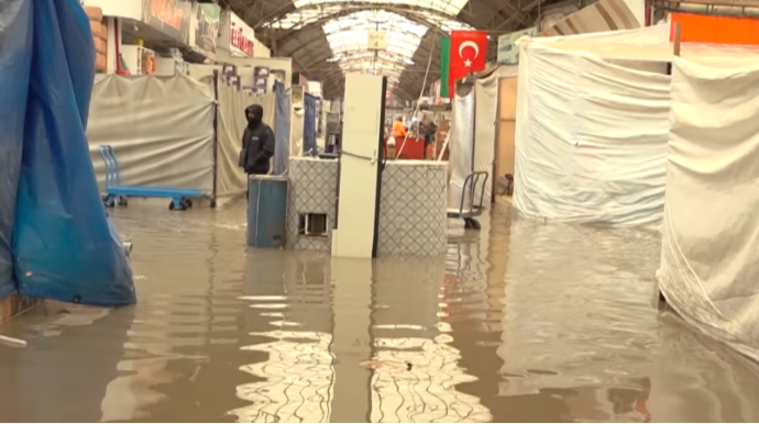 Lökbatanda sel biabırçılığı - Yağış bütün nöqsanları üzə çıxardı