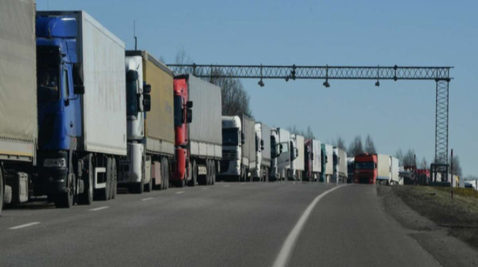 Ermənistandan gələn 200-ə yaxın yük maşını Rusiya-Gürcüstan sərhədində qalıb