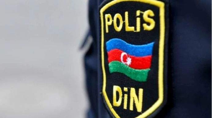 Polis Buzovnada qaya daşlarını zədələyən şəxsi saxladı 