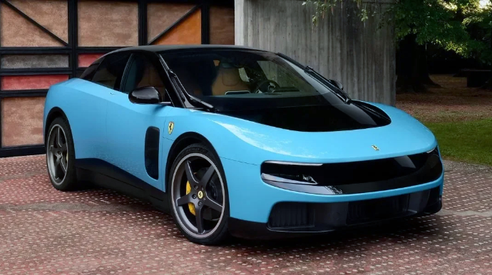 Акции Ferrari резко упали после презентации первого электромобиля Luce   