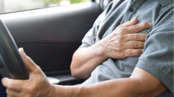 Житель Баку скончался от сердечной недостаточности в автомобиле 