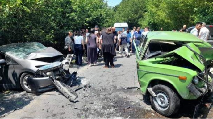 Qaxda ağır yol qəzası baş verib, xəsarət alanlar var - ADLAR - FOTO 
