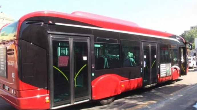 Bakıda avtobus sürücüsü döyüldü - Polis hərəkətə keçdi