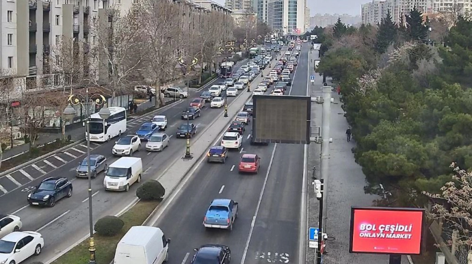 На каких улицах Баку 4 марта наблюдаются транспортные заторы? - ФОТО