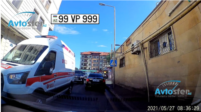 Təcili yardımın arxasınca “protiv” gedən sürücülər - VİDEO