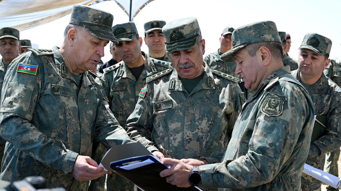 Zakir Həsənov hərbi hissələrdə görülən işlərlə tanış oldu - FOTOLAR 