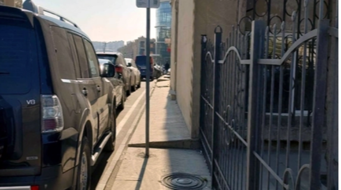 Эксперт призывает решить проблему тротуаров на проспекте Зии Буниятова в Баку - ФОТО