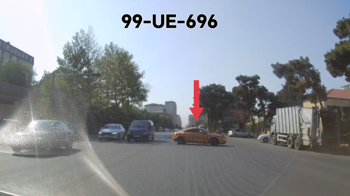 Sürücü 30 metr məsafə qənaət etmək üçün qaydanı pozdu - VİDEO