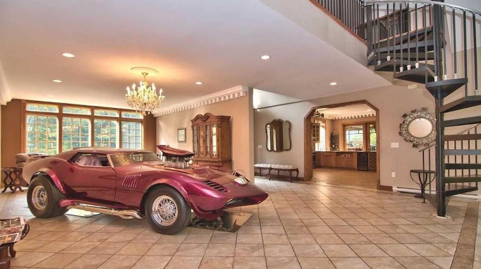 Avtomobillərin də yaşaya biləcəyi ev satışa çıxarıldı - FOTO