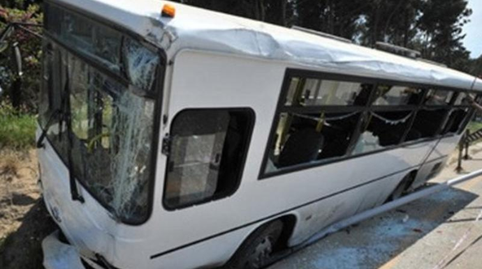 Bakıda marşrut avtobusu ağır qəza törətdi - YARALILAR VAR 