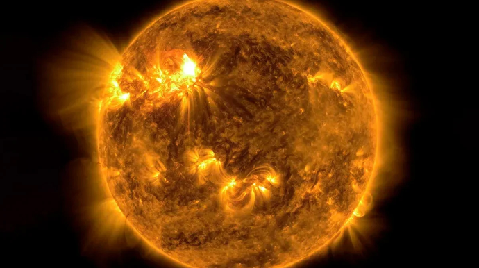 Günəşdə güclü partlayış baş verib