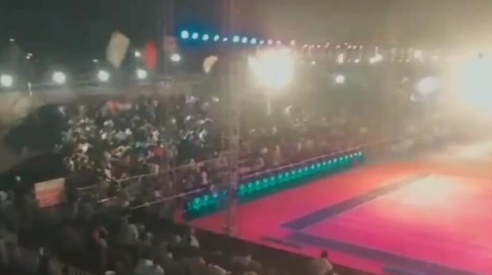 В Индии рухнула трибуна со зрителями, более ста пострадавших - ВИДЕО