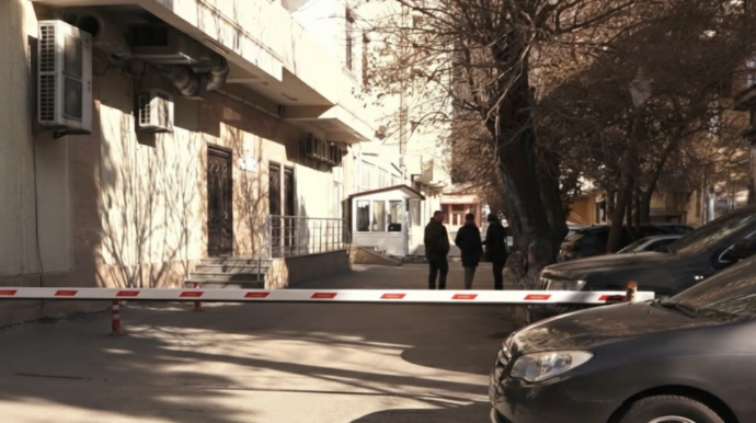 Nərimanov rayonunda MTK binanın həyətini zəbt edib? - Sakinlərdən ŞİKAYƏT - VİDEO