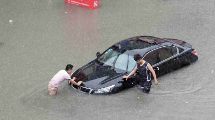 Şiddətli yağışlar Çinin Siçuan vilayətinə 100 milyon dollardan çox ziyan vurub