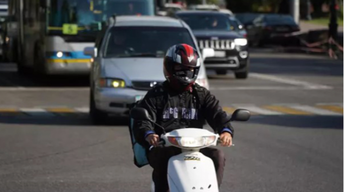 Ona irad bildirən qadını itələyib qaçdı, həbs olundu 