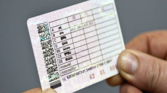 Sürücülük vəsiqəsindəki məlumatlar avtomatik elektron informasiya sisteminə ötürüləcək 