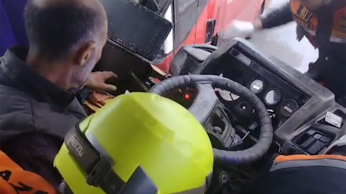 Bakıda avtobuslar toqquşdu - Sürücü belə çıxarıldı - VİDEO  - YENİLƏNİB