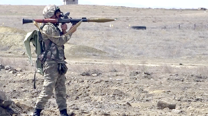 Hərbi vəzifəlilərin döyüş hazırlığı artırıldı - VİDEO 