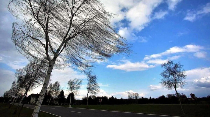 МЧС обратилось к населению в связи с резким ухудшением погоды 