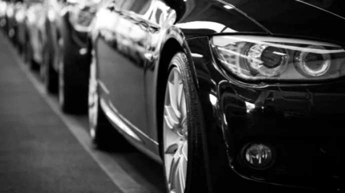 Dövlət qurumlarının 11 avtomobili satışa çıxarılacaq -  "Nissan" 7000 manat, "Toyota", "BMW" ...   