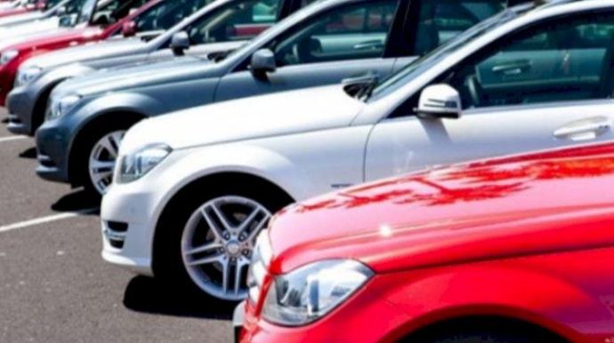 Nazirliyin satışa çıxardığı avtomobil 2,5 dəfə baha qiymətə satıldı