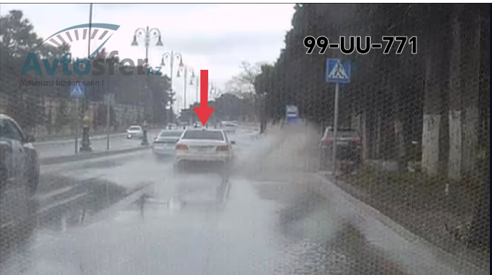 Sürətlə gölməçəyə girən sürücü görünüşü məhdudlaşdırdı - VİDEO