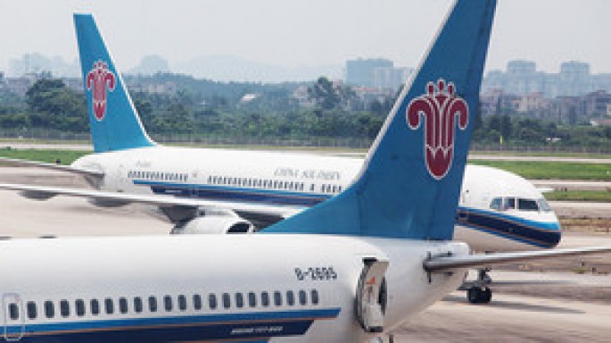 Təyyarə uçuş-eniş zolağından kənara çıxıb