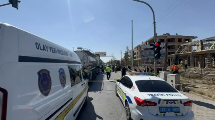 Əlil arabasındakı qızı ilə yolu keçərkən TIR-ın çırpıldığı qadın həyatını itirdi 