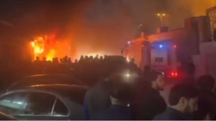 Restorana od vurub, qapıları kilidlədi... - Bakıda dəhşətli yanğın - VİDEO 