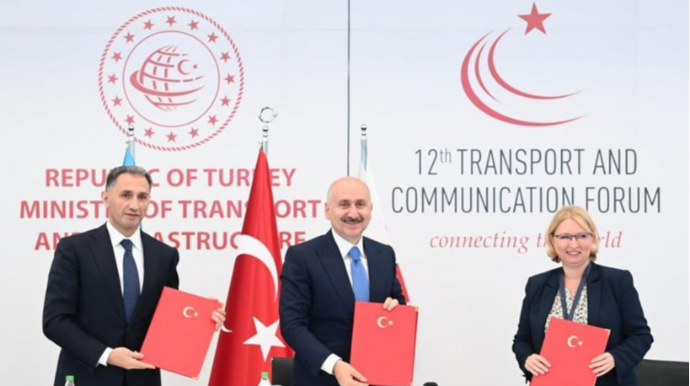 Bakı-Tbilisi-Qars dəmir yolu xətti ilə bağlı protokol imzalanıb