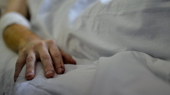 Şamaxıda avtomobil dərəyə aşıb, sürücünün beli sınıb 