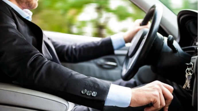 Задержан похитивший 11 000 манатов из Range Rover "трезвый водитель"