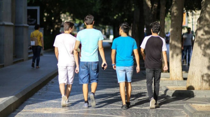 Bakıda bu bazara kişilərin şortiklə girişi QADAĞAN EDİLDİ   - FOTO