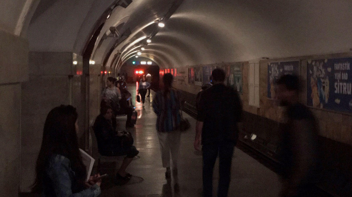 Metronun "Avtovağzal" stansiyasında işıqlar sönüb, qatarlar gecikib 
