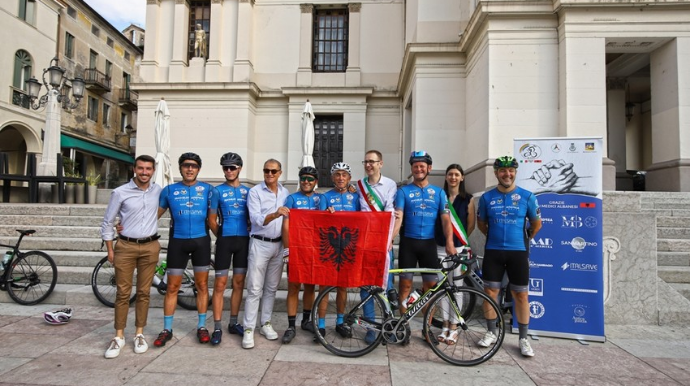 De Byazi Azərbaycan millisinə görə xeyriyyə veloturundan imtina edib 