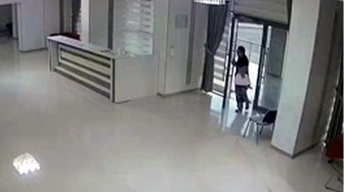 Sanatoriyada şüşə qırılıb 7 yaşlı oğlumun üzərinə töküldü, pul tələb etdilər - VİDEO 