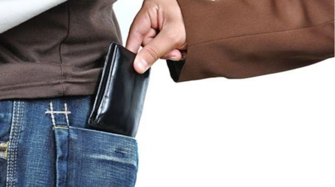 Sərnişinlər üçün ictimai nəqliyyatda görünməyən təhlükə - Cibgirlərdən necə qorunmalı? 