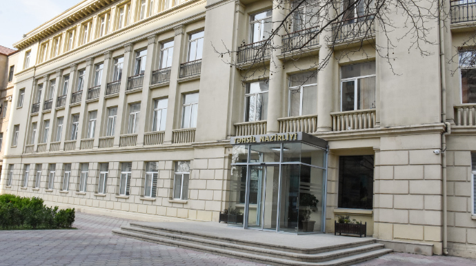 Nazirlik:  60 min nəfərdən çox təhsil işçisi vaksin olunmayıb