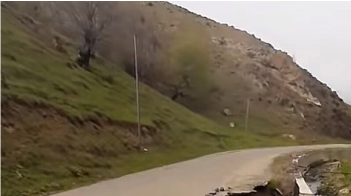 Yardımlı–Deman yolunda təhlükəli vəziyyət: Hər an çökmə ola bilər - FOTO 