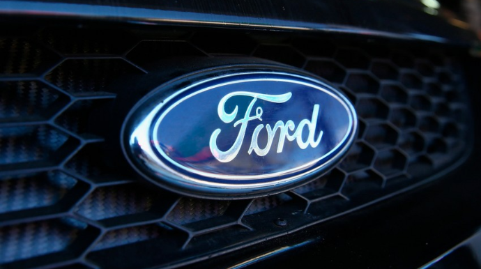 “Ford” tam elektrikli avtomobillərdən imtina edib 