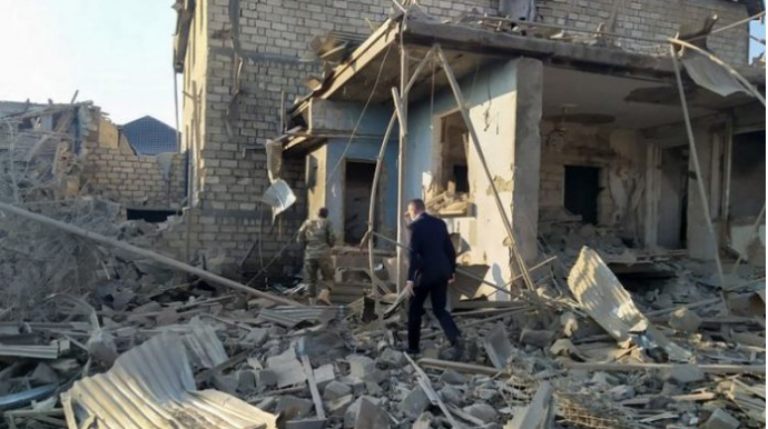 Tərtərdə raket düşən evlər niyə təmir edilmir? – Tenderi udan şirkətlər susur 